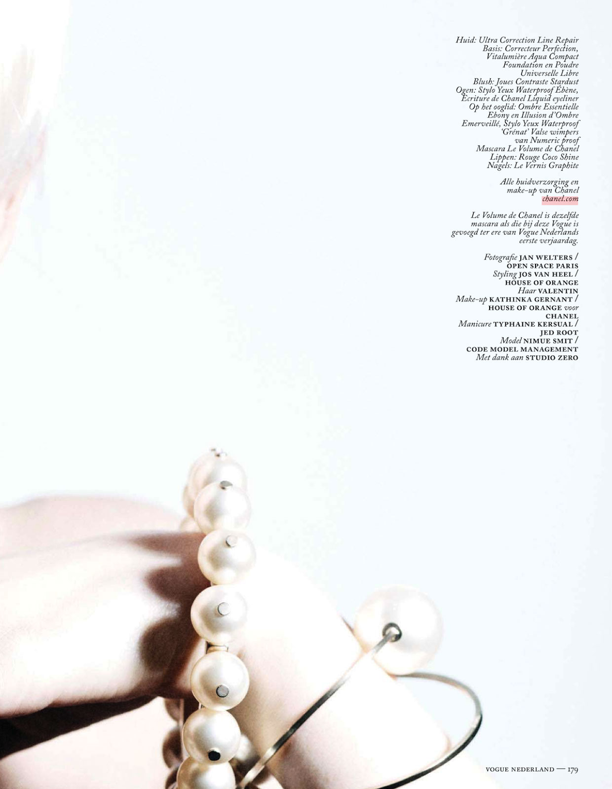 Nimue-Smit-by-Jan-Welters-for-Vogue-Netherlands-April-2013-5