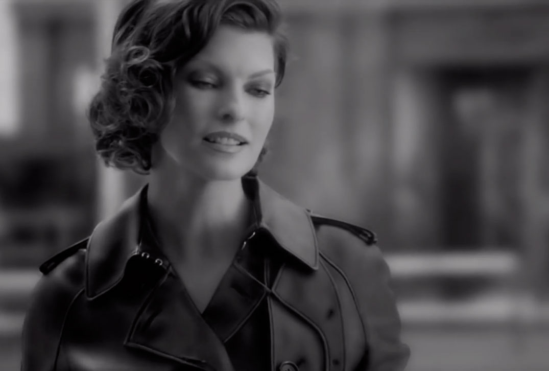 Linda-Evangelista-for-the-new-Loewe-Aura-fragrance-film