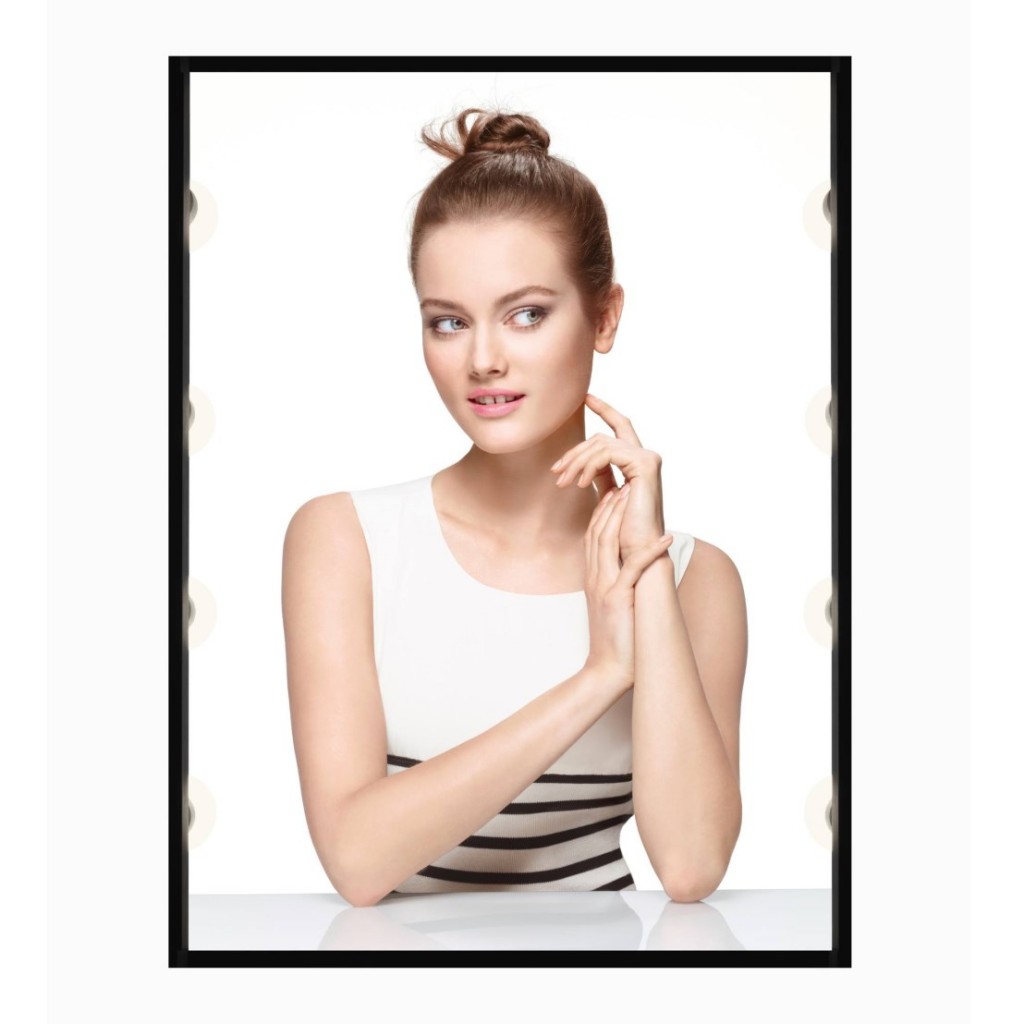 Monika Jagaciak for Chanel Fall 2013 Vitalumière Compact (2)