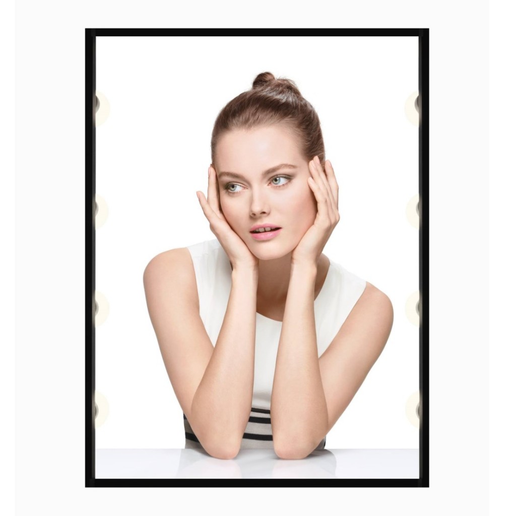 Monika Jagaciak for Chanel Fall 2013 Vitalumière Compact (5)