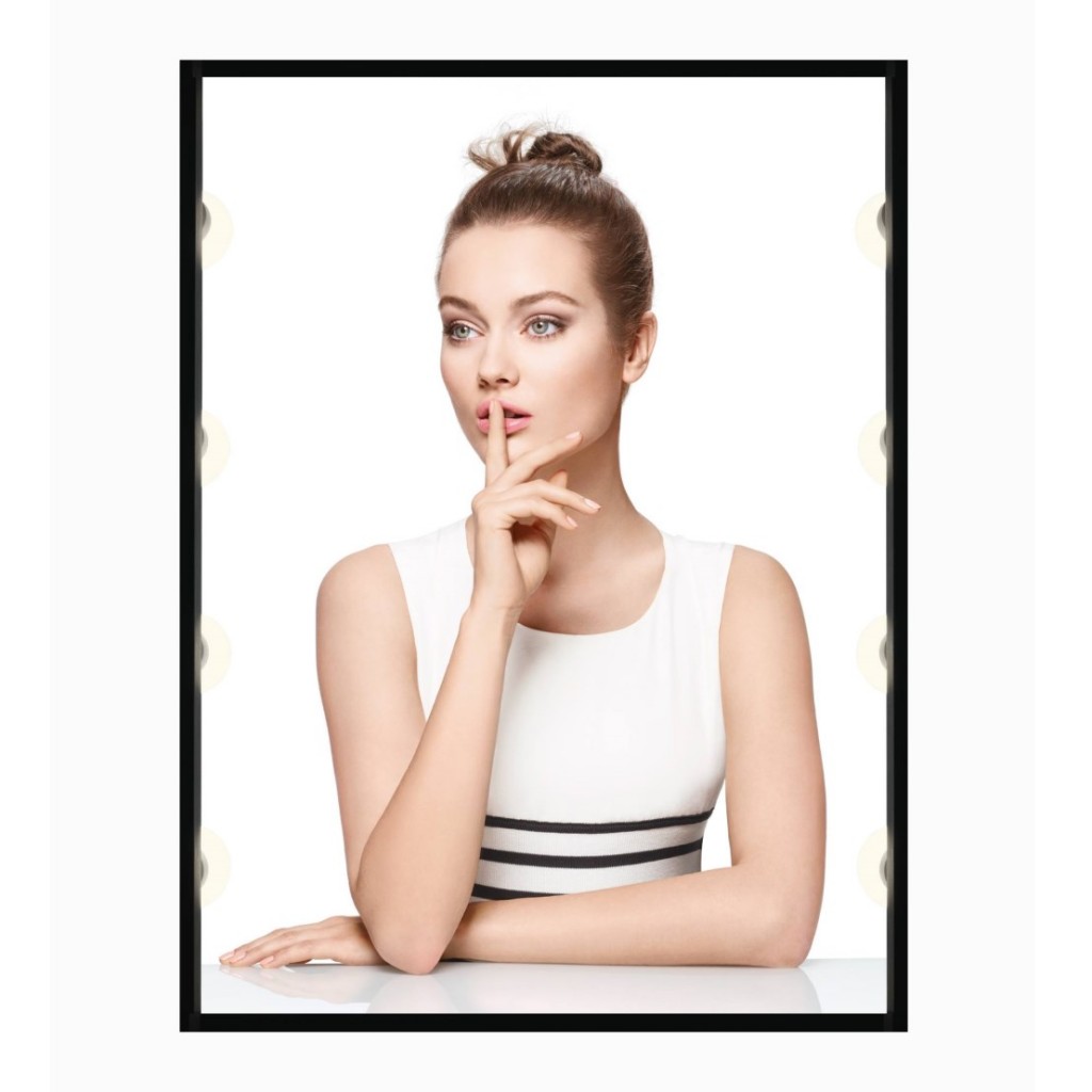 Monika Jagaciak for Chanel Fall 2013 Vitalumière Compact (6)