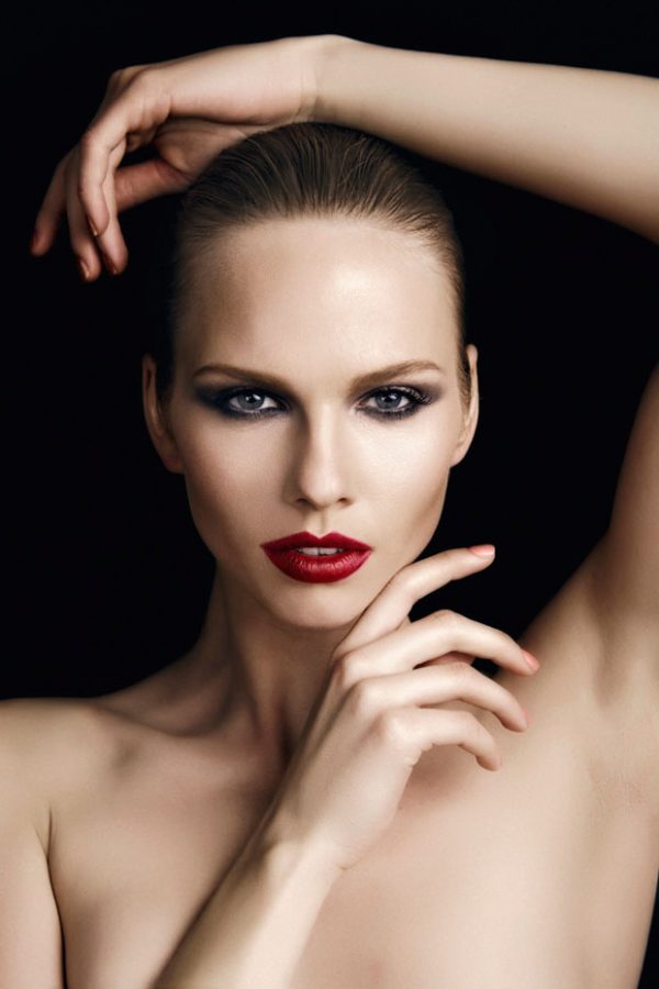 Useful Make Up Props To Enhance Uour Facial Features