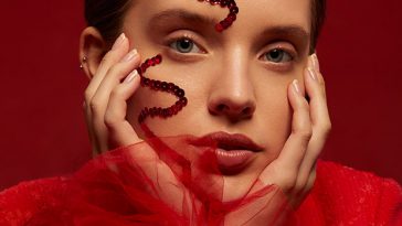 Holiday Fashion Tips To Help You Dazzle This Year