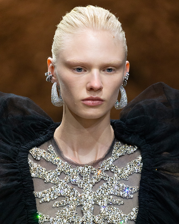 and Looks at Alexander McQueen (27) - Scene