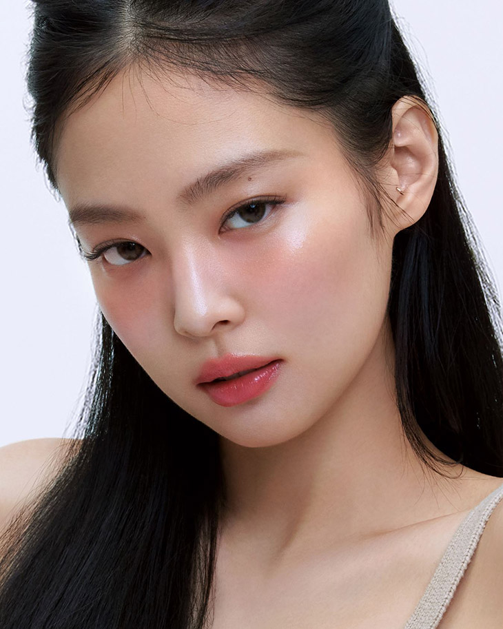 BLACKPINK'S JENNIE is the Face of HERA Silky Stay Foundation