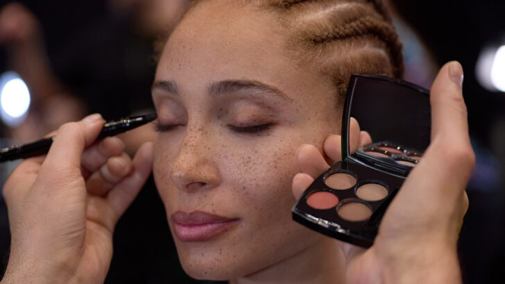 Love it: hair at makeup at the Chanel Ready-to-Wear Fall-Winter 2014