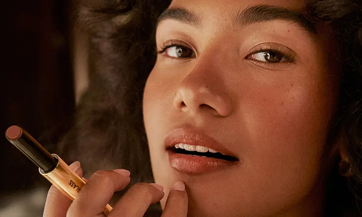 Olivia Dean x Hourglass