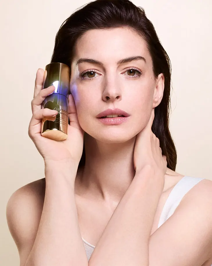 SHISEIDO Intensive SculptDefine Serum Anne Hathaway
